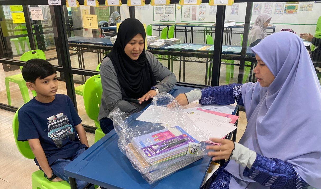 Majlis Penyerahan Buku & Peralatan Murid Sesi 2026.